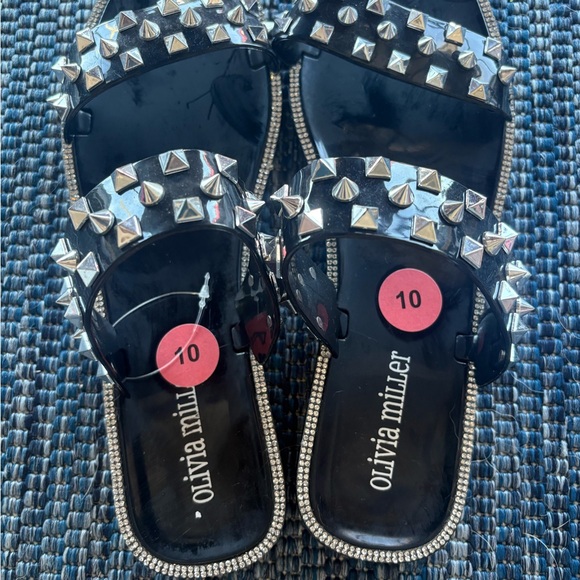 Olivia Miller Black Sandals with Silver Accents - Picture 5 of 8